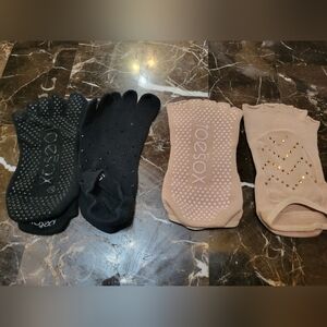 ToeSox Black and Tan Toe Grip Socks